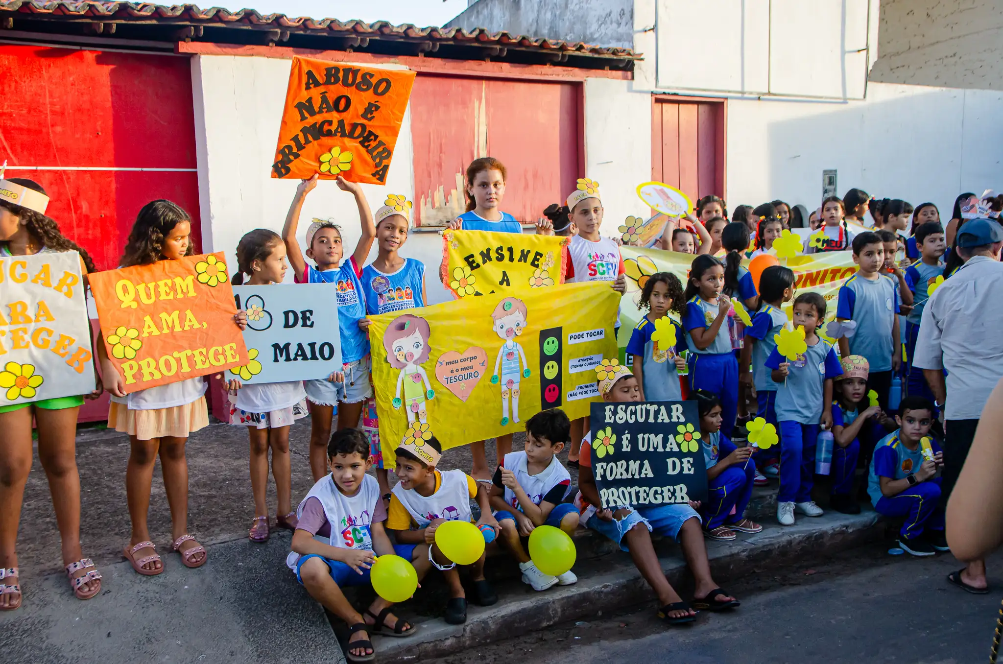 Galeria de imagens - Foto 7 da notícia: Caminhada em alusão ao Dia 18 de Maio – Dia Nacional de Combate ao Abuso e à Exploração Sexual de Crianças e Adolescente
